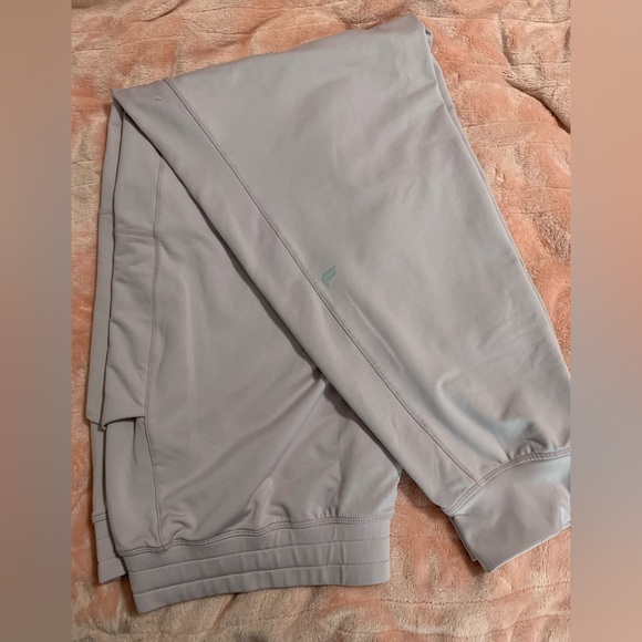 Women’s Fabletics Thermaflex Joggers 2X - Picture 1 of 4